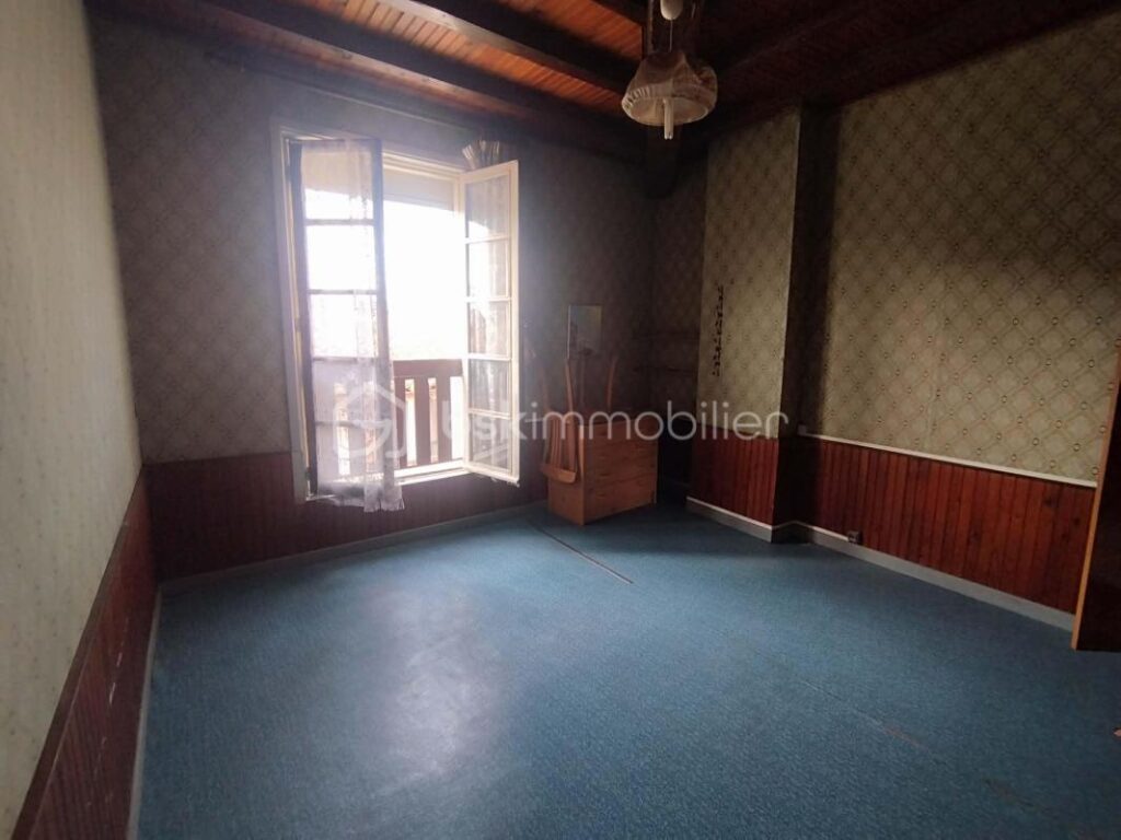 MAISON DE VILLAGE 300M2 OU ENSEMBLE IMMOBILIER DE 3 APPARTEMENTS – BROUILLA – 11 pièces – 8 chambres – 300 m²