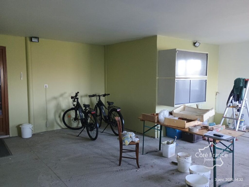 AISNE – VERVINS – CORPS DE FERME sur plus de 5500 m2 de terr – 8 pièces – 3 chambres – 185 m²