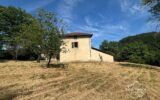 Très charmante maison Auvergnate à rénover, avec beau jardin – 5 pièces – 3 chambres – 75 m²