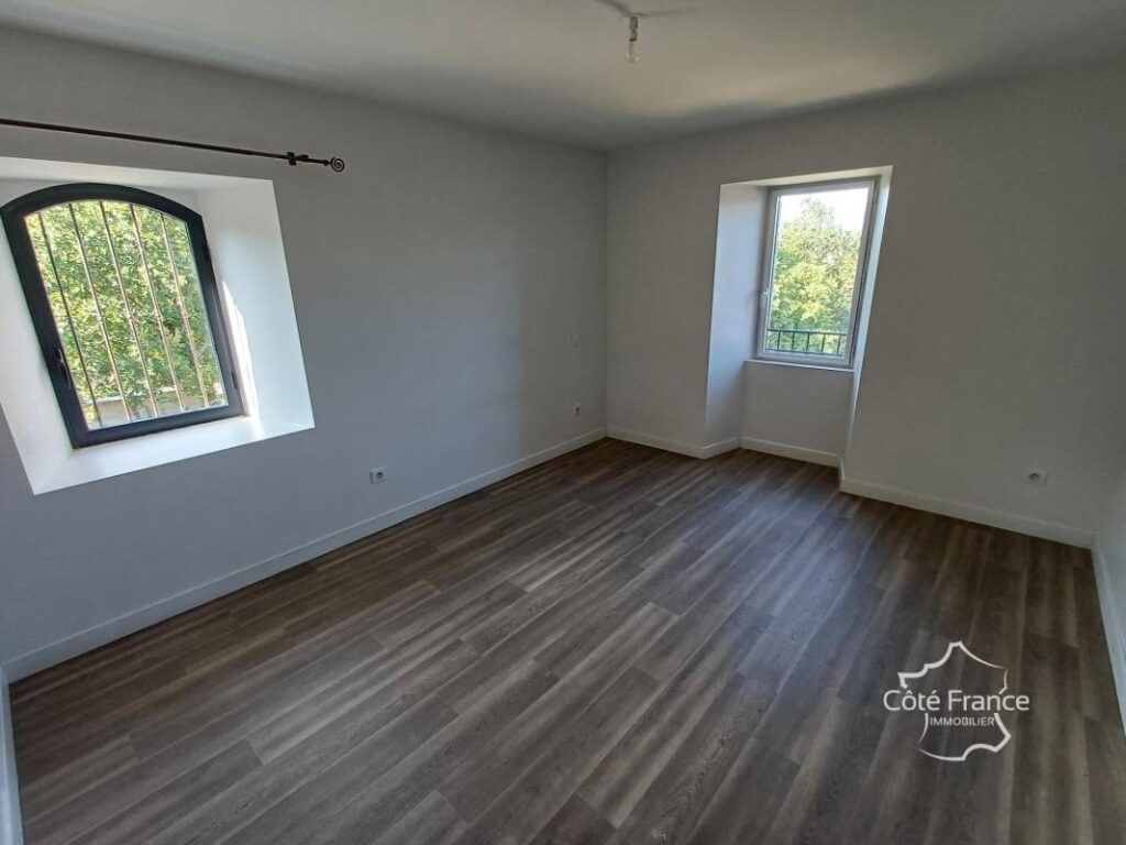 Maison en pierres entièrement rénovée – 7 pièces – 4 chambres – 151 m²