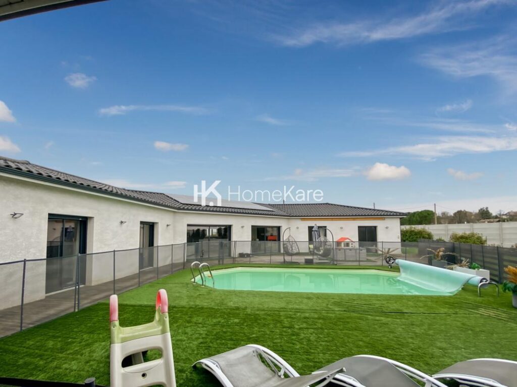 VILLA AVEC VUE, PISCINE, DEPENDANCE ET GRAND GARAGE – 8 pièces – 6 chambres – 275 m²