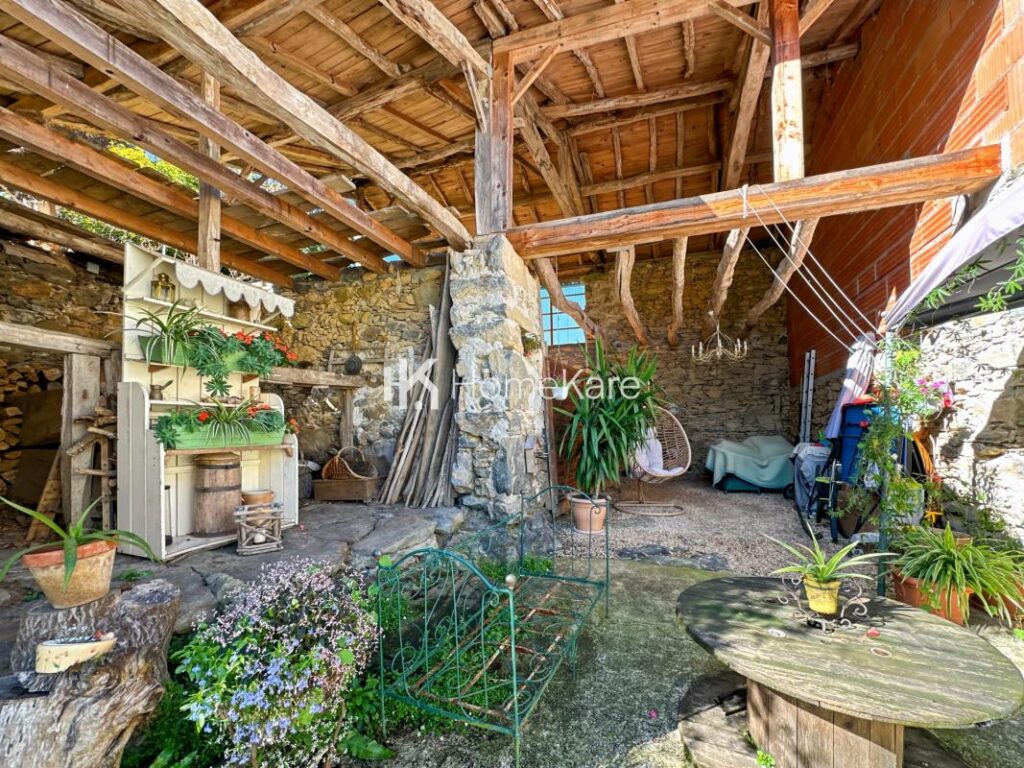 MAISON FAMILIALE – 9 pièces – 6 chambres – 300 m²