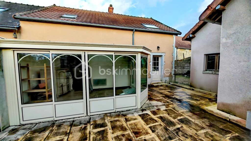 Charmante maison mitoyenne authentique 104 m² habitable environ – 4 pièces – 2 chambres – 112 m²