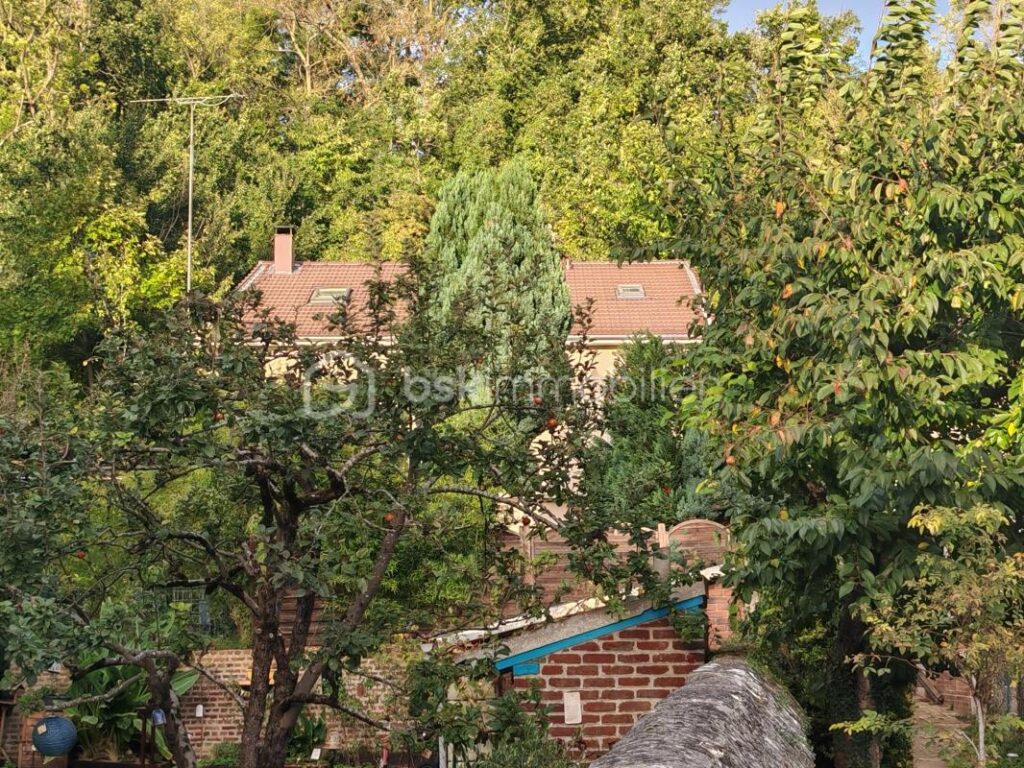 CREIL – Maison individuelle 6 pièces – 102 m² habitables / 160 m² au sol – Grand jardin devant et derrière – Exposition plein sud – 6 pièces – 2 chambres – 101 m²