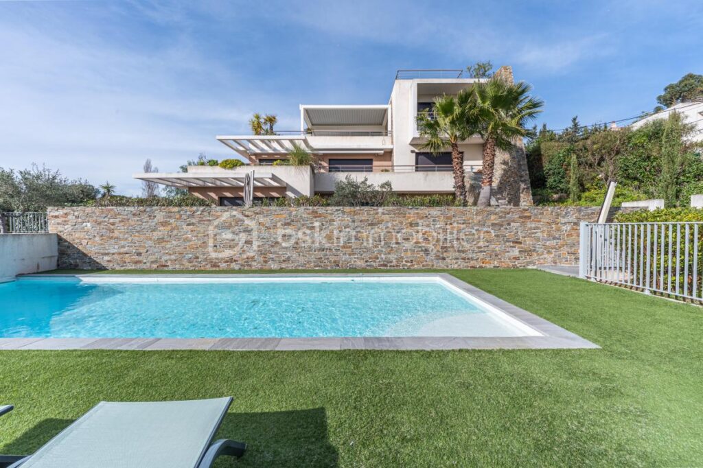 Magnifique T4 type Villa sur le toit / Vue mer / Terrasse + solarium 150 m² – 4 pièces – 3 chambres – 143 m²