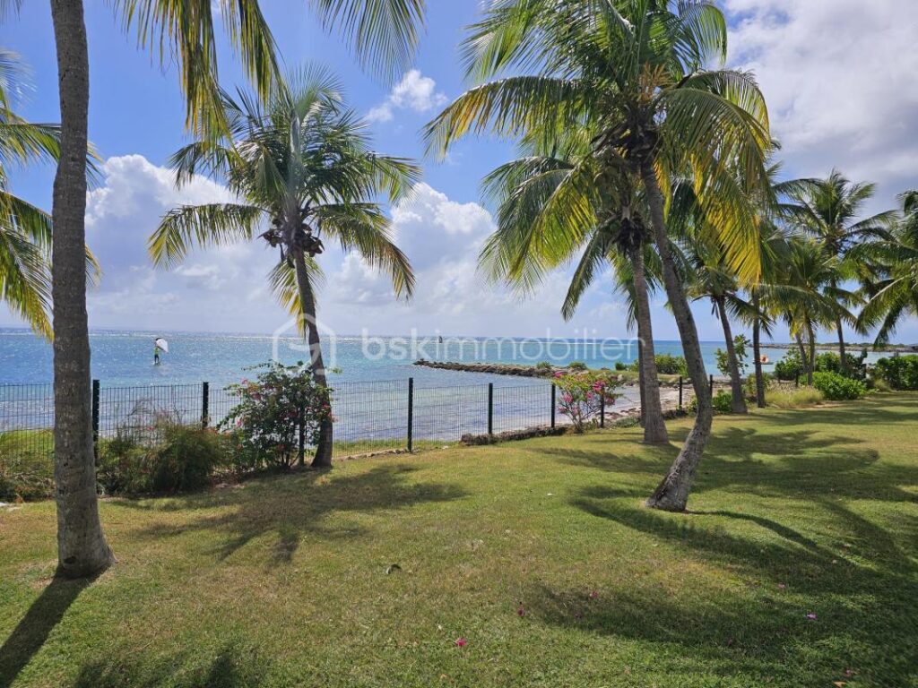 APPARTEMENT T2- LE SAVANNAH- BORD DE MER- VUE LAGON – 2 pièces – 1 chambre – 61 m²