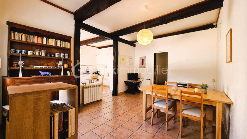 ***Propriété atypique- 299m²- T8- Terrasse- Cour- Garage- Extérieur- Calme- Vue***- Isolé- La Palme*** – 9 pièces – 6 chambres – 299 m²