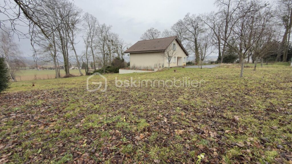 Magnifique maison de 136 m2 sur 4000 m2 de terrain – 6 pièces – 3 chambres – 136 m²