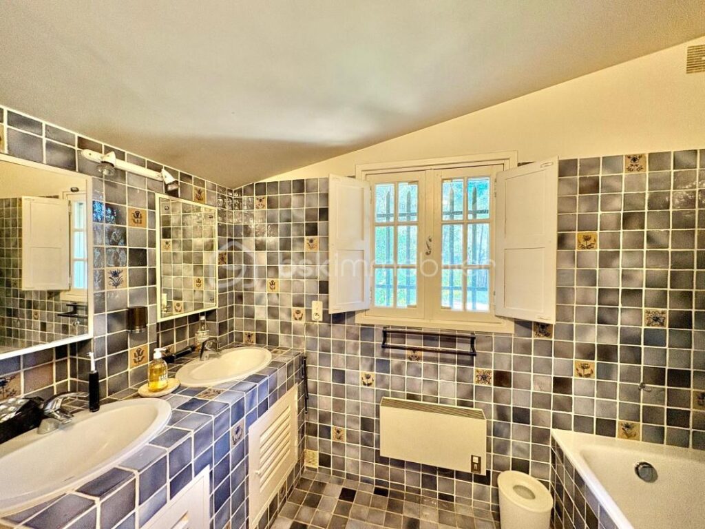 VENTE MAS AUTHENTIQUE AVEC VUE SEILLANS – 5 pièces – 4 chambres – 145 m²