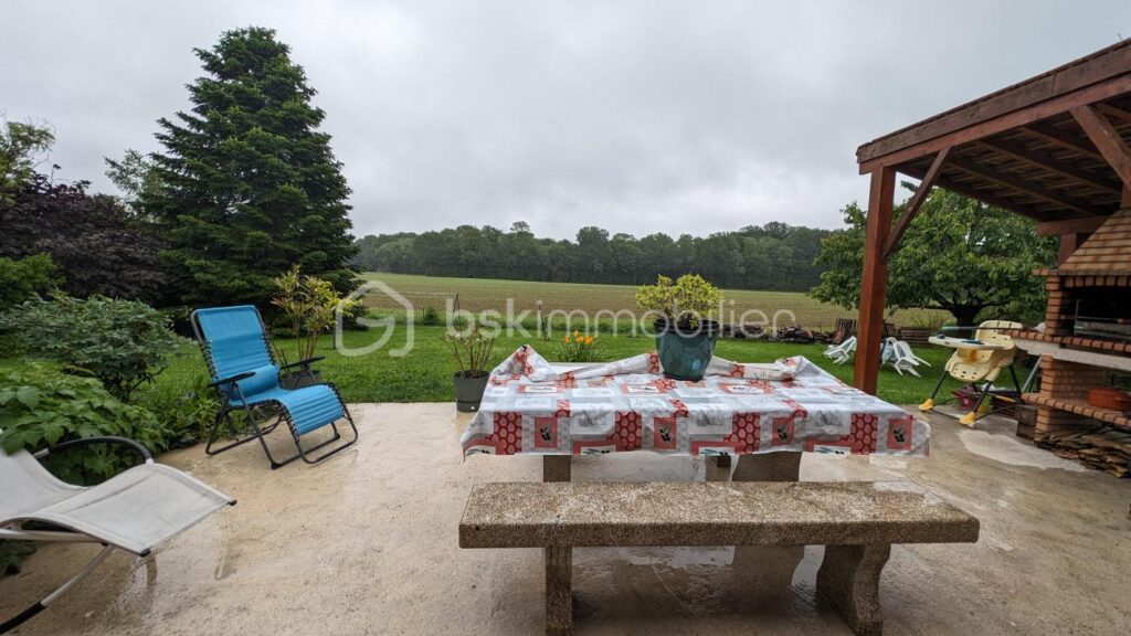 Vendu – 5 pièces – 3 chambres – 145 m²