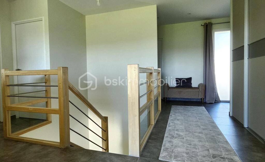 Maison moderne construite en 2020 + terrain constructible pour éventuelle extension – 7 pièces – 5 chambres – 202 m²