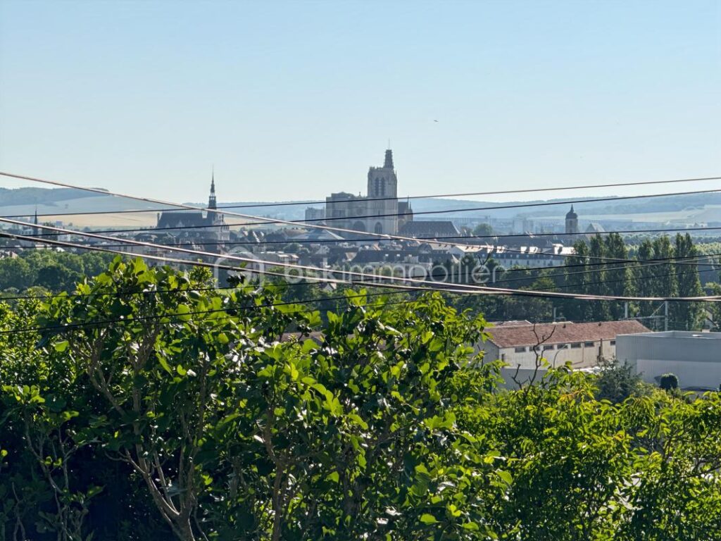 Maison 7 pièces de 141m2 à PARON (89100) – 7 pièces – 5 chambres – 141 m²