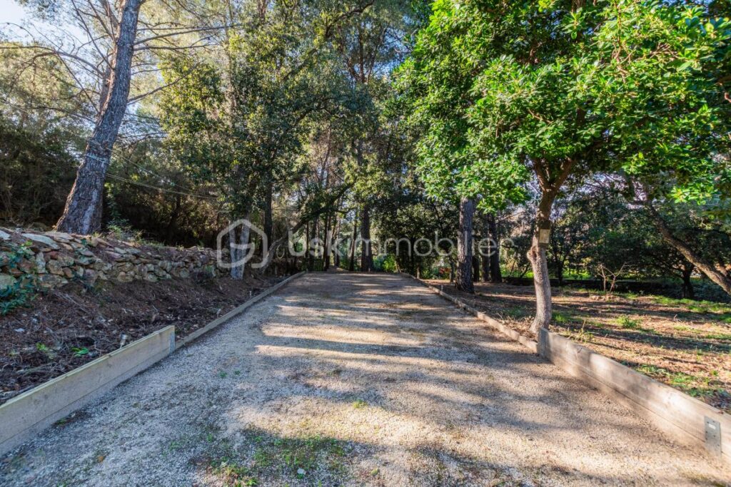 MAISON DE CHARME AU PRADET – LES OURSINNIÈRES – 7 pièces – 4 chambres – 192 m²