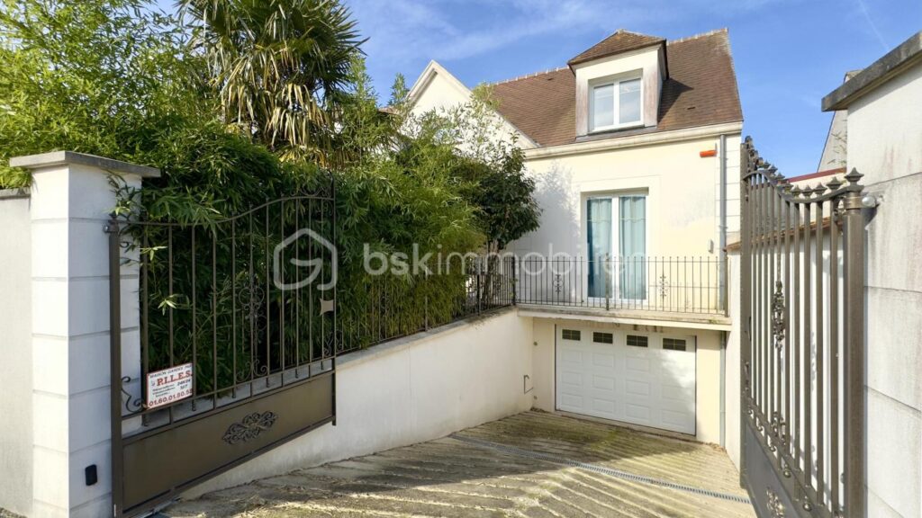 À Vendre – Maison d’Exception à Armentières-en-Brie 240m2 – 6 pièces – 4 chambres – 239 m²