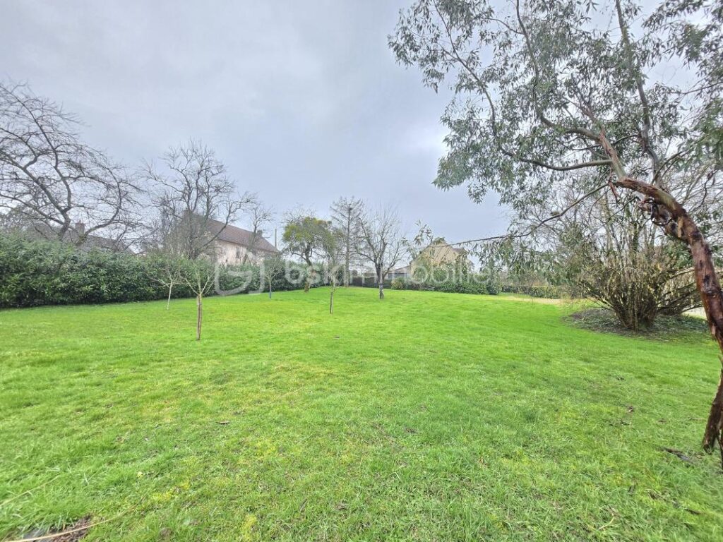 Magnifique longère de 131m² et ses dépendances à Saint Benin d’Azy – 4 pièces – 3 chambres – 138 m²