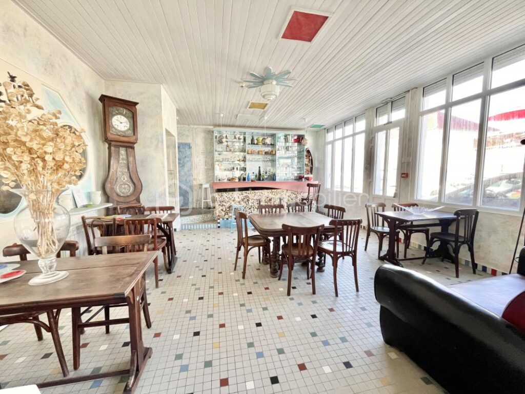 IMMEUBLE MIXTE DE 348m2 AVEC HÔTEL, LOFT, BOUTIQUE ET CAFÉ ! – 11 pièces – NR chambres – 348 m²