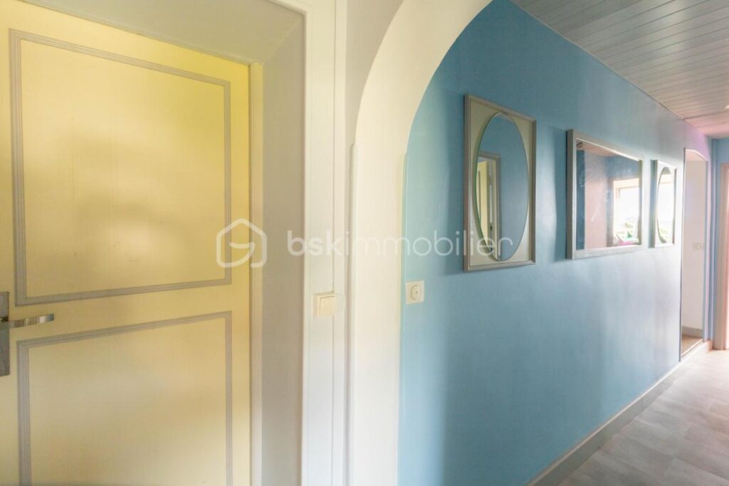 Demeure de caractère avec ascenseur, dépendances et terrain piscinable – 8 pièces – 6 chambres – 255 m²