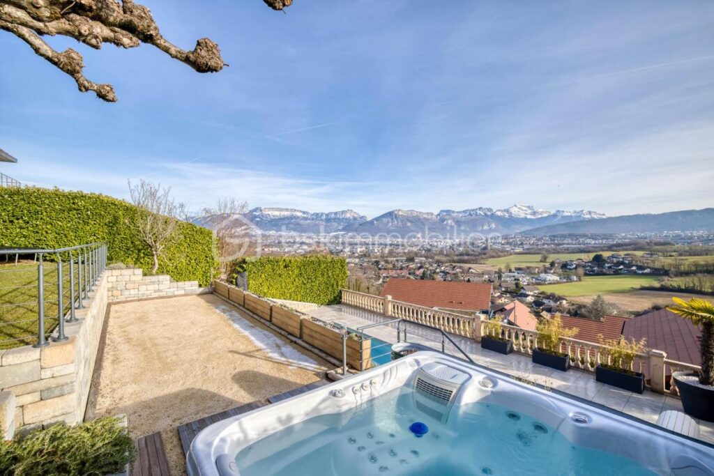 Magnifique villa contemporaine / Vue panoramique – 6 pièces – 3 chambres – 212 m²