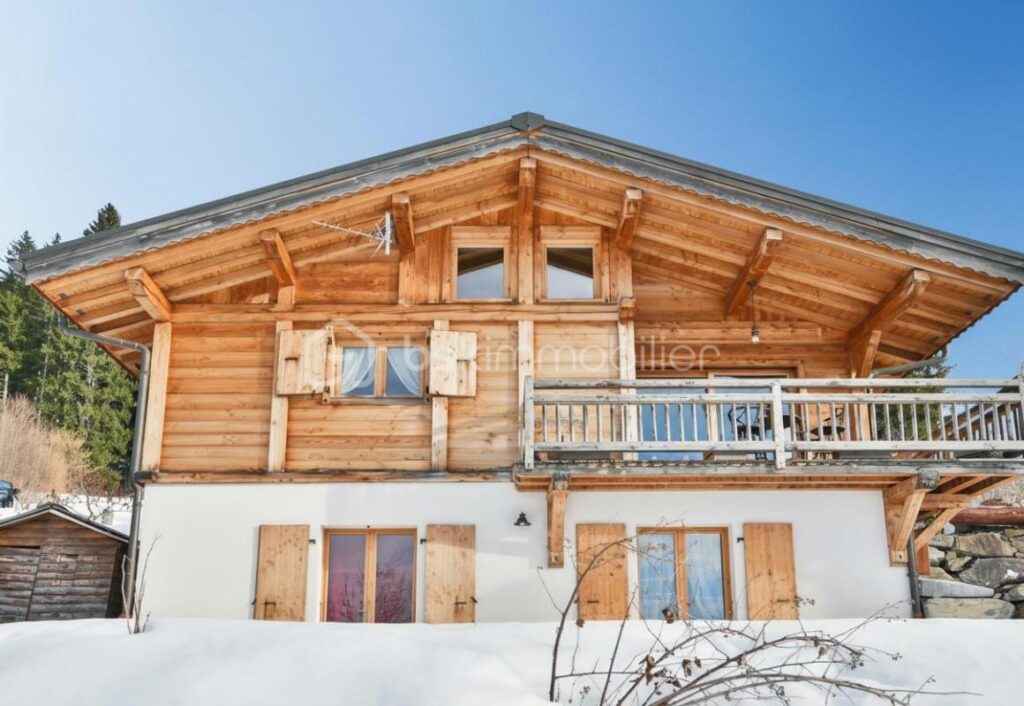 CHALET AVEC VUE PANORAMIQUE, ACCÈS SKI & POTENTIEL LOCATIF – 4 pièces – 3 chambres – 135 m²
