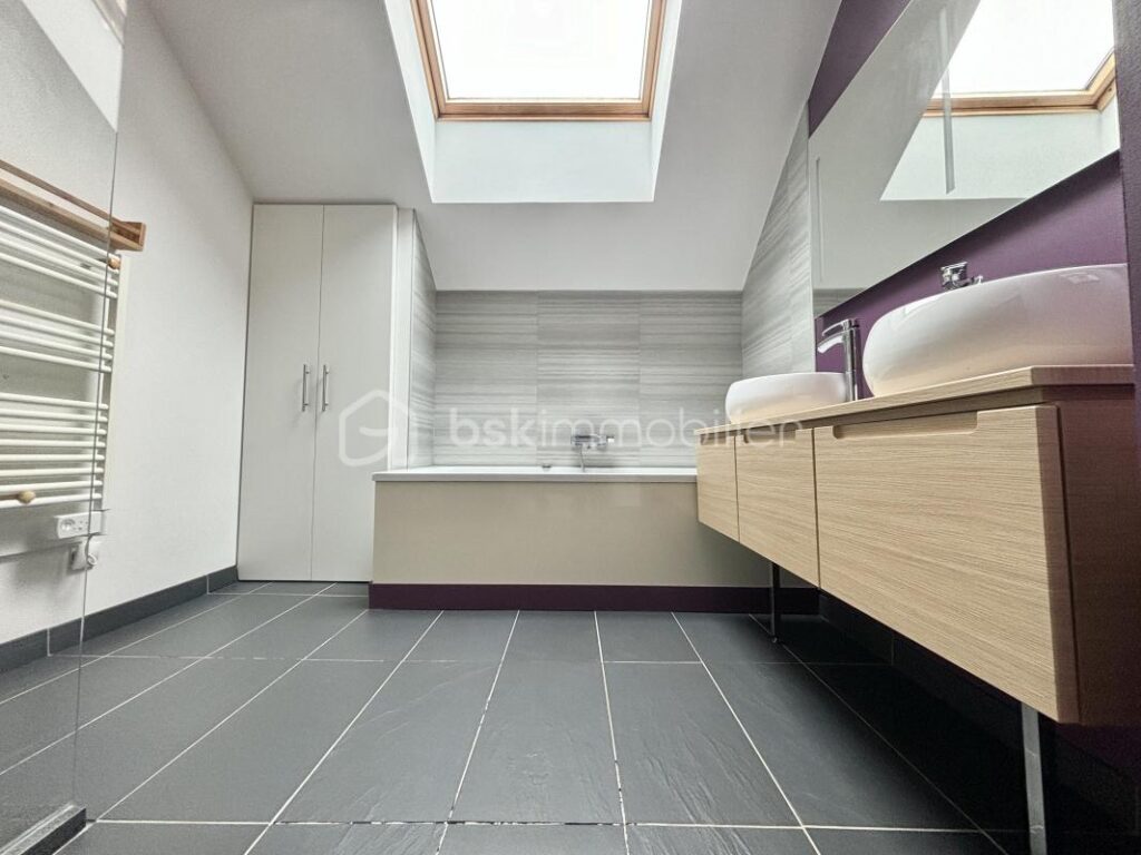 Maison d’architecte de 173m2 avec terrain de 993m2 – 6 pièces – 5 chambres – 173 m²