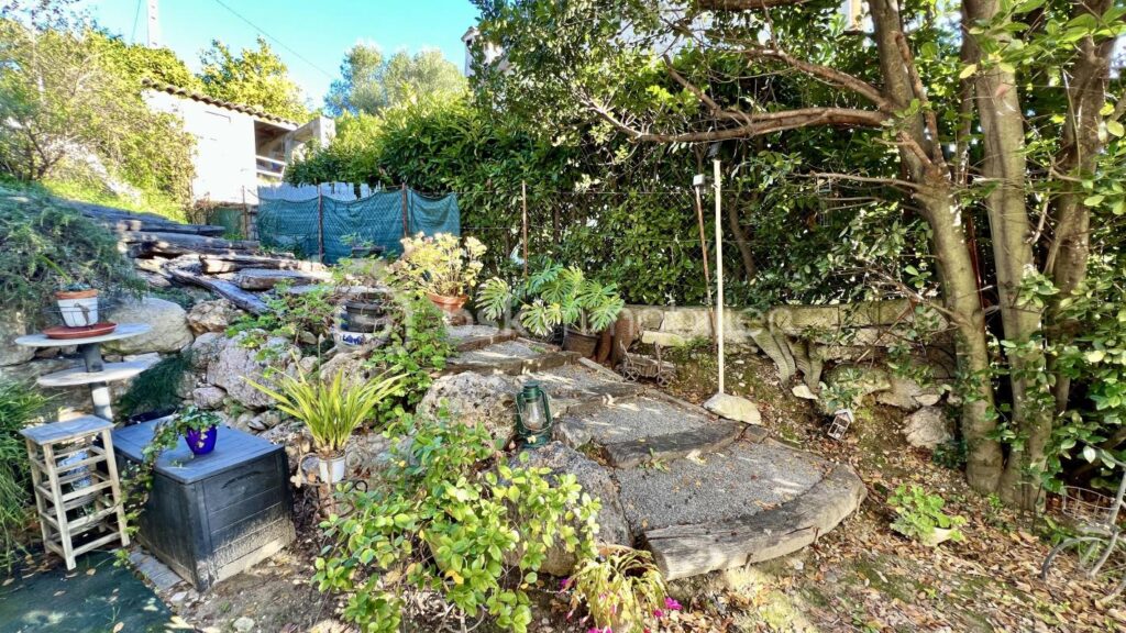 COUP DE CŒUR pour une villa individuelle à Vence Sud. Vue mer. Terrain piscinable – 4 pièces – 3 chambres – 135 m²