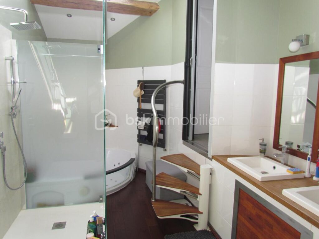 MENSIGNAC (24350) Près PERIGUEUX ,MAISON PERIGOURDINE de 223 m² à COUP DE COEUR !! – 7 pièces – 5 chambres – 223 m²