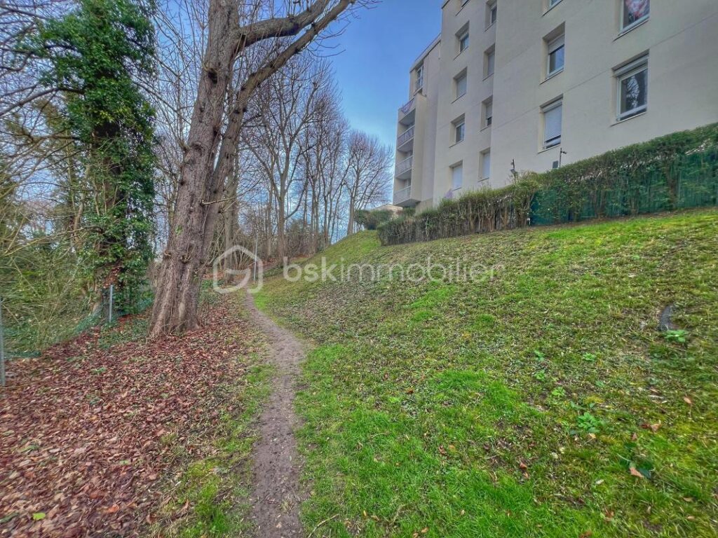 Votre nouveau coup de coeur dans un cadre verdoyant ! – 4 pièces – 3 chambres – 82 m²