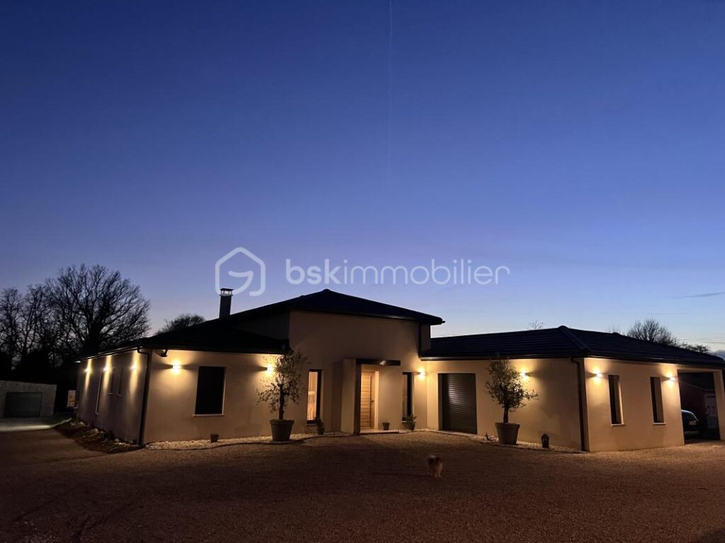 Maison Contemporaine proche de Coutras Habitation et Activité Libérale 485000€ St Antoine sur l’Isle – 8 pièces – 3 chambres – 190 m²