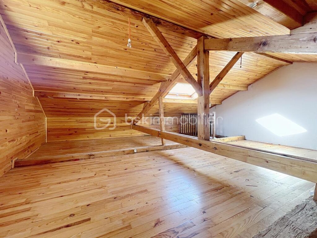 ***MAISON COUP DE COEUR A SAINT ISMIER A LA TOUR D ARCE A RENOVER*** – 4 pièces – 3 chambres – 126 m²