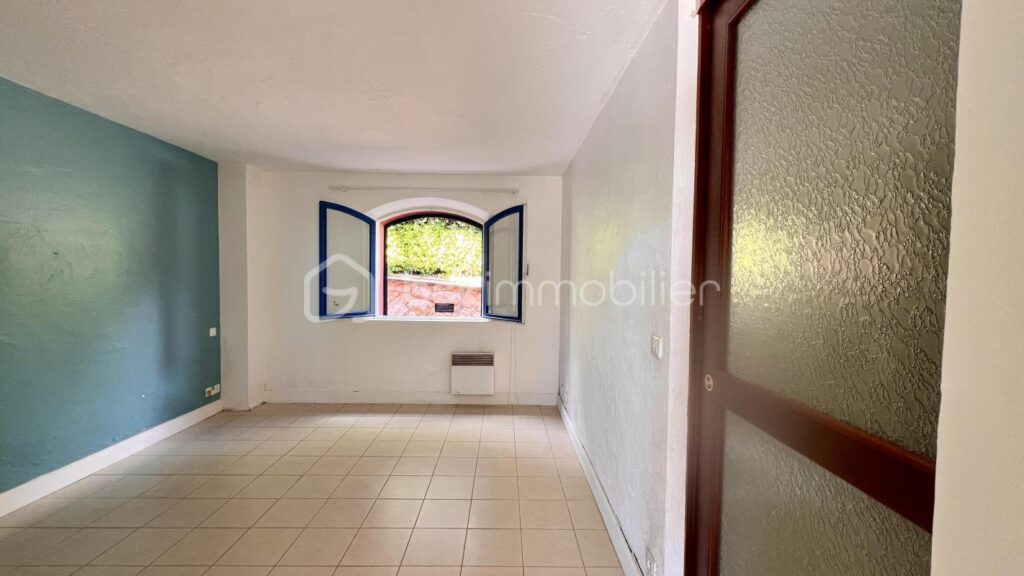 VILLA D’ARCHITECTE – VUE MER PANORAMIQUE – PISCINE – GARAGE – PROCHE CENTRE-VILLE – 7 pièces – 5 chambres – 230 m²