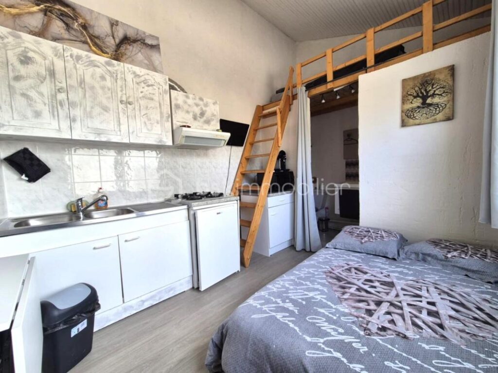 Propriété rare :Villa avec piscine et 3 dépendances locatives – Un placement idéal – 9 pièces – 7 chambres – 190 m²