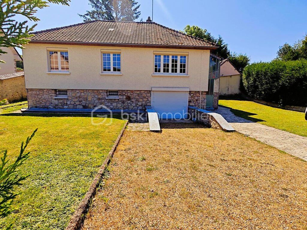 Maison de plain-pied de 80 m² sur sous-sol total sur terrain entièrement constructible et divisible de 1457 m² – 4 pièces – 2 chambres – 80 m²