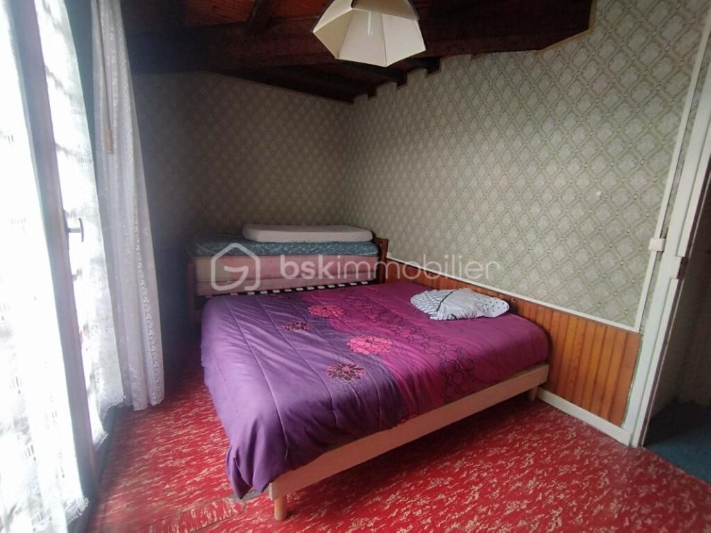 MAISON DE VILLAGE 300M2 OU ENSEMBLE IMMOBILIER DE 3 APPARTEMENTS – BROUILLA – 11 pièces – 8 chambres – 300 m²