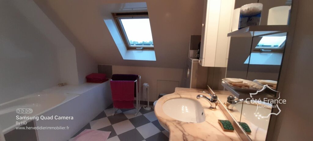 Avoise 72 Magnifique et grande maison habitable de suite – 10 pièces – 3 chambres – 187 m²