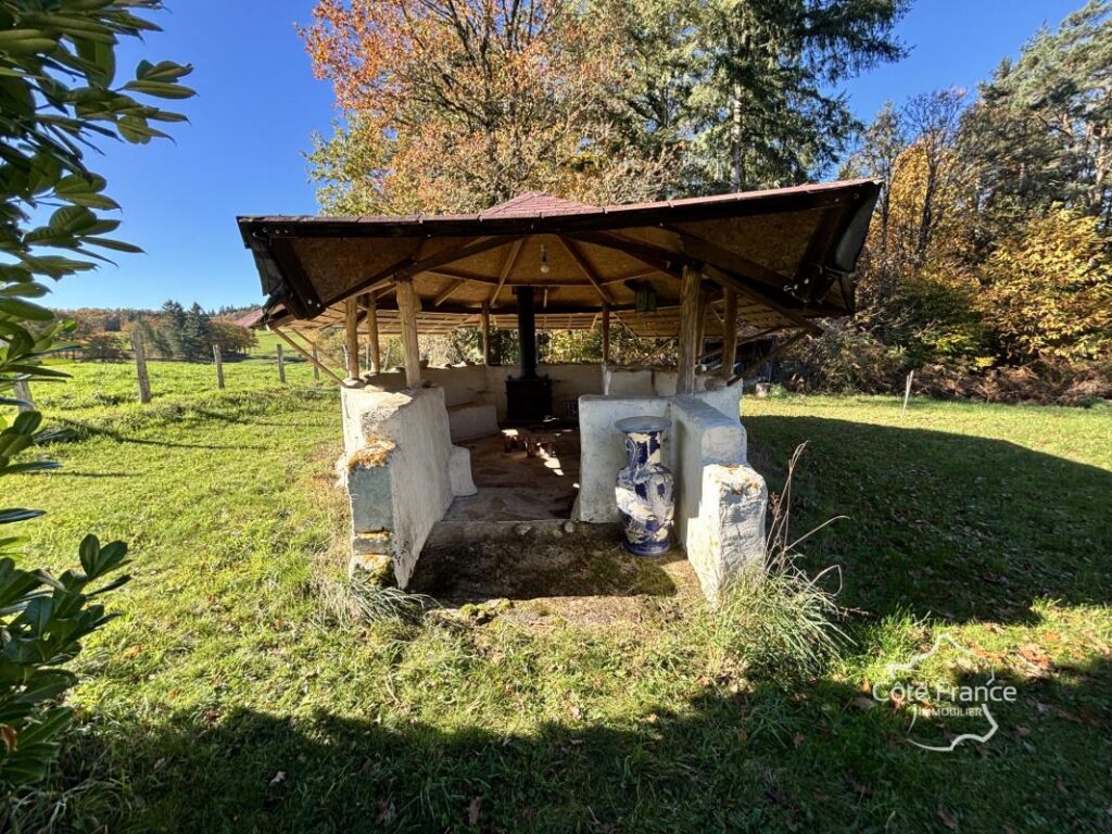 Maison d’été très charmante avec plus de 5 hectares du terra – 3 pièces – 2 chambres – 65 m²