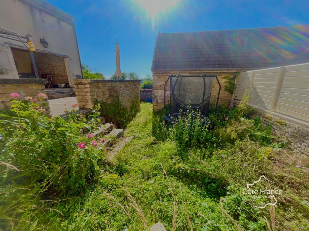 Demeure médiévale de charme avec vues imprenables au coeur de – 4 pièces – 2 chambres – 127 m²