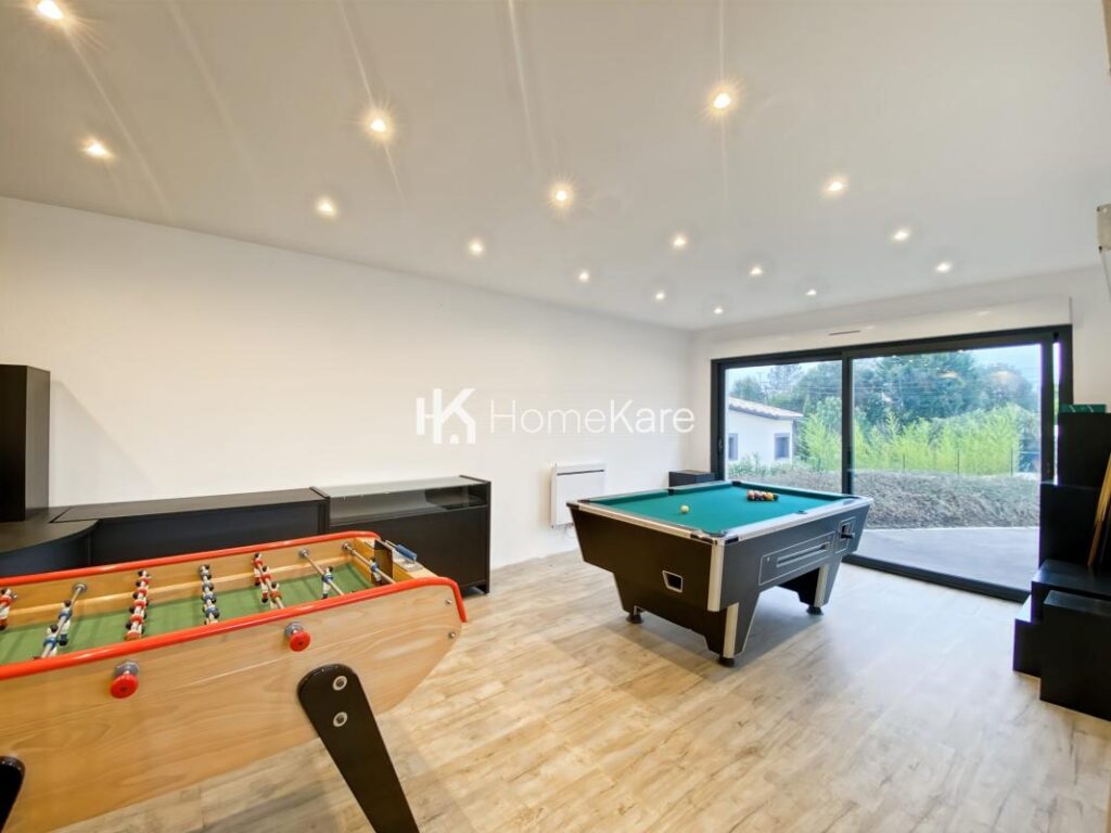 VILLA AVEC VUE, PISCINE, DEPENDANCE ET GRAND GARAGE – 8 pièces – 6 chambres – 275 m²