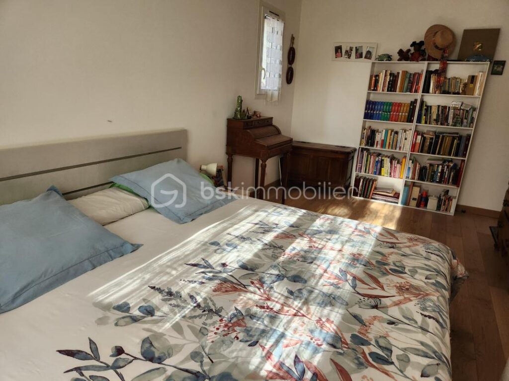 EXCLUSIVITE à FORCALQUIER : Deux logements indépendants de plain pied dans quartier calme ! – 8 pièces – 5 chambres – 175 m²