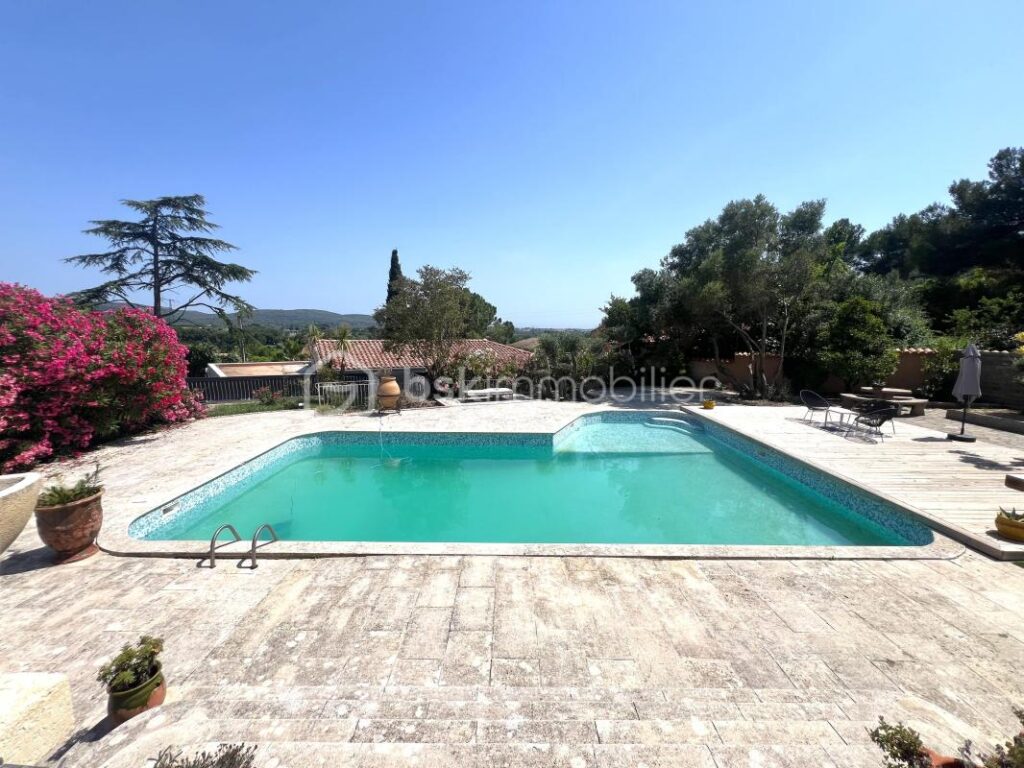 Maison 280m2 à Poussan – 7 pièces – 6 chambres – 280 m²