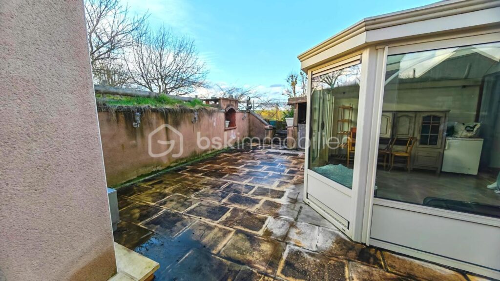 Charmante maison mitoyenne authentique 104 m² habitable environ – 4 pièces – 2 chambres – 112 m²