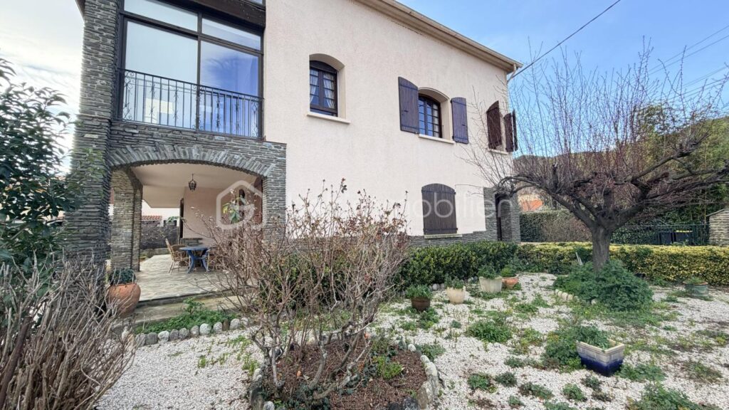 VILLA 188 m² Prades – 8 pièces – 5 chambres – 188 m²