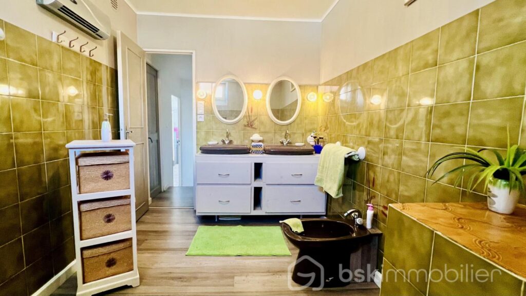 Maison avec vue superbe, grand sous-sol et vaste terrain – 12 pièces – 6 chambres – 185 m²