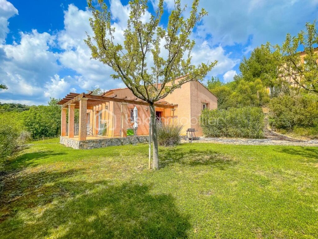 Domaine d’architecte 490 m² – 3 logements indépendants – Piscine à débordement – Vue panoramique – DPE A – Saint-Jean-de-la-Blaquière (34700) – 40 min Montpellier – 16 pièces – 12 chambres – 490 m²