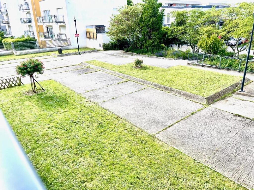 Résidence LES CHAMPS LASNIERS beau F5 avec cave et 2 places de parking privé en sous sol – 5 pièces – 3 chambres – 96 m²