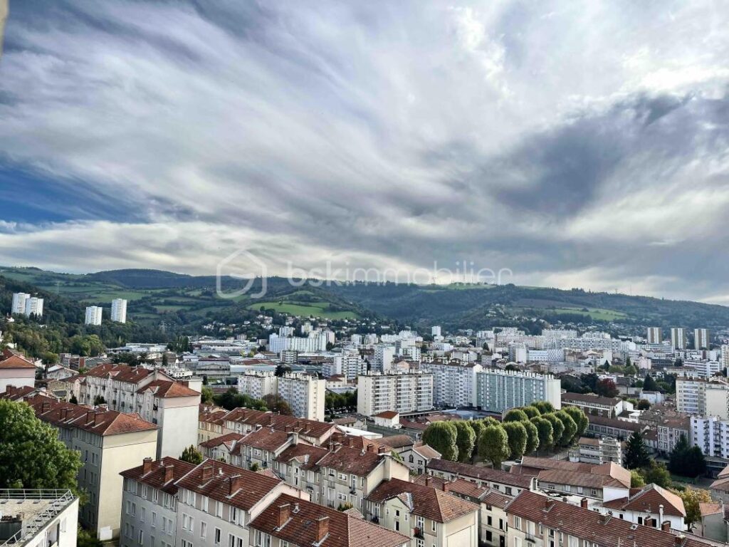 BAISSE DE PRIX ! Vivaraize/Fauriel Appartement 4 pièces de 76,92 m², balcons, grand garage et cave – 4 pièces – 2 chambres – 76 m²