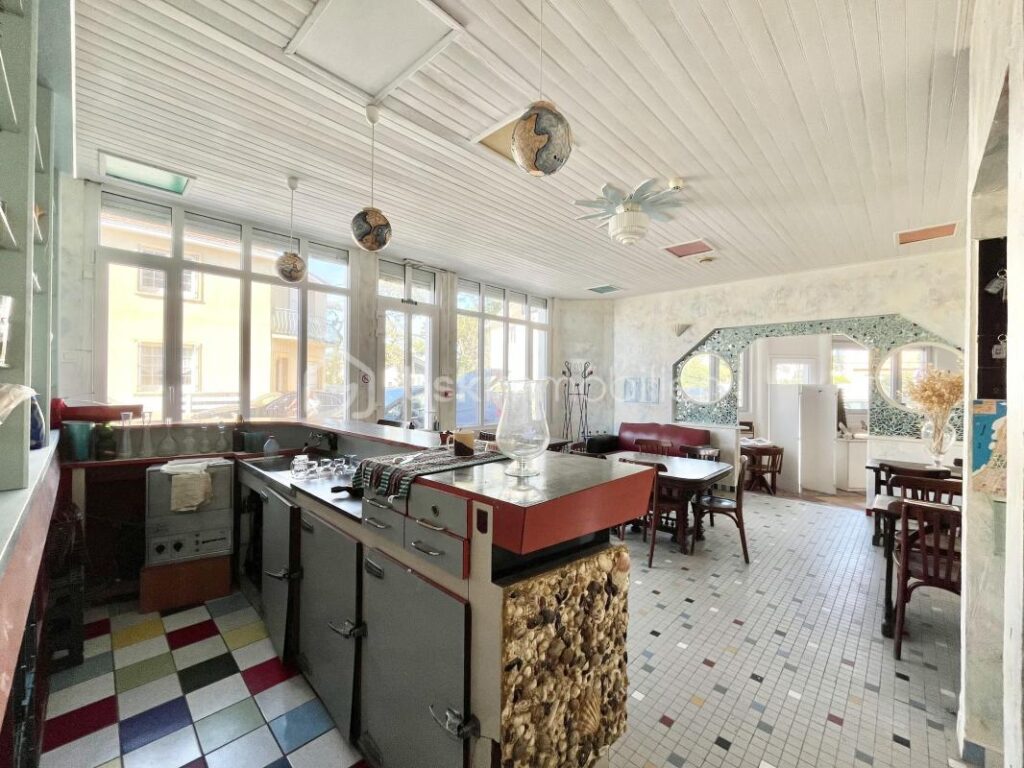 IMMEUBLE MIXTE DE 348m2 AVEC HÔTEL, LOFT, BOUTIQUE ET CAFÉ ! – 11 pièces – NR chambres – 348 m²