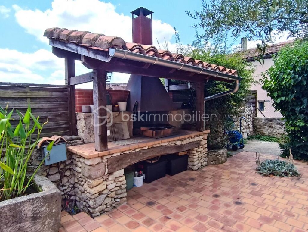 Une Perle Cachée au Cœur d’un Charmant Village du Gers – 12 pièces – 6 chambres – 278 m²