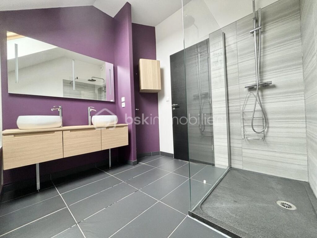 Maison d’architecte de 173m2 avec terrain de 993m2 – 6 pièces – 5 chambres – 173 m²