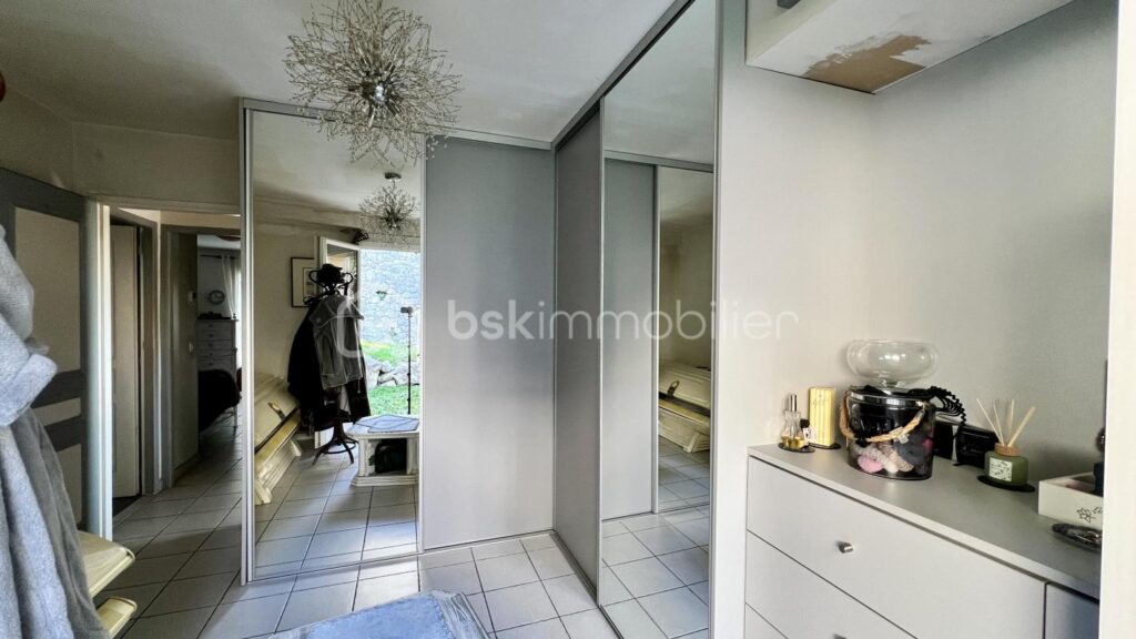 COUP DE CŒUR pour une villa individuelle à Vence Sud. Vue mer. Terrain piscinable – 4 pièces – 3 chambres – 135 m²