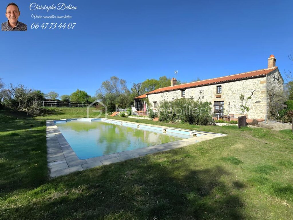 Entre nature, confort et authenticité – Un lieu de vie rare à découvrir aux Lucs-sur-Boulogne – 7 pièces – 4 chambres – 200 m²